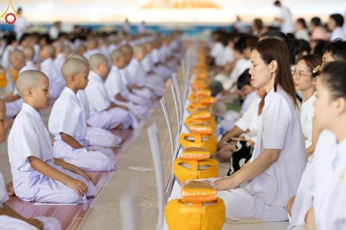 ภาพ No.133891:พิธีขอขมามอบผ้าไตร โครงการบรรพชาสามเณร ศูนย์อบรมวัดพระธรรมกาย ณ วัดพระธรรมกาย วันเสาร์ที่ 6 เมษายน พ.ศ. 2567