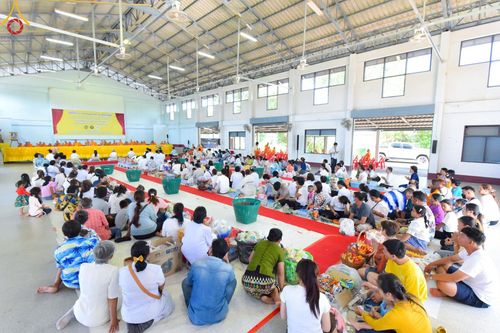 ภาพ No.217544:วันอาทิตย์ที่ 13 เมษายน พ.ศ. 2568 พิธีตักบาตรฉลองสามเณรใหม่ ศูนย์ปฏิบัติธรรมเขาคิชฌกูฏ โครงการบรรพชาสามเณรภาคฤดูร้อน