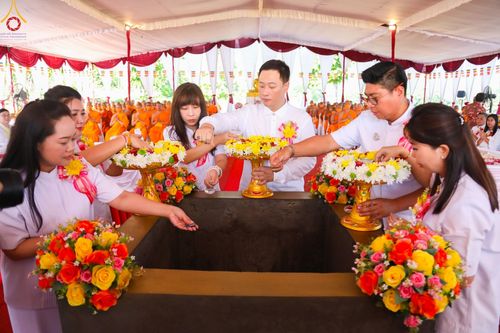 ภาพ No.104145:พิธีโปรยรัตนชาติ วางศิลาฤกษ์ สามเณรธรรมทายาทชาวอินโดนีเซียกว่า 1,000 รูป ณ มหาเจดีย์บุโรพุทโธ ประเทศอินโดนีเซีย ในวันที่ 21 ธันวาคม พ.ศ. 2566