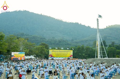 ภาพ No.275070:วันอาทิตย์ที่ 30 พฤศจิกายน พ.ศ. 2568 พิธีตอกเสาเข็ม "สร้างองค์พระเจดีย์เพื่อสร้างสันติภาพโลก" ต้นสุดท้าย ณ ศูนย์ปฏิบัติธรรมระยอง (บ้านช่องลม)