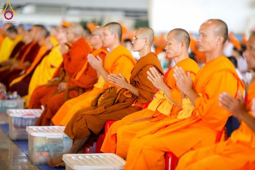 ภาพ No.92096:พิธีตักบาตร ในวันทอดกฐินสามัคคี ประจำปีพุทธศักราช 2566 วันอาทิตย์ต้นเดือนที่ 5 พฤศจิกายน พ.ศ. 2566 ณ สภาธรรมกายสากล วัดพระธรรมกาย จ.ปทุมธานี