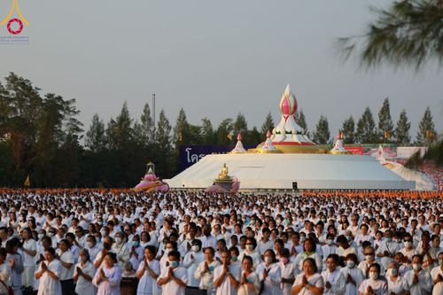 ภาพ No.109558:พิธีจุดประทีปถวายเป็นพุทธบูชา และบูชาธรรมมหาปูชนียาจารย์ วันที่ 10 มกราคม พ.ศ. 2567 ณ อนุสรณ์สถานคลองบางนางแท่น อ.สามพราน จ.นครปฐม