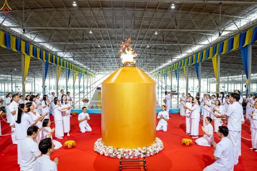 ภาพ No.249429:วันที่ 28 กันยายน พ.ศ. 2568 พิธีจุดเทียนใจ ไฟนิรันด์ อนันตชัย ณ สภาธรรมกายสากล วัดพระธรรมกาย