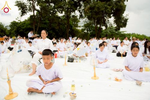 ภาพ No.261869:วันที่ 14 ตุลาคม พ.ศ. 2568 พิธีกลั่นแผ่นดิน โปรยทรายตอกเสาเข็มมหามงคลต้นแรก  สร้างองค์พระเจดีย์และจุดประทีปถวายเป็นพุทธบูชา ณ ศูนย์ปฏิบัติธรรมชัยนาท ต.ธรรมามูล อ.ชัยนาท จ.ชัยนาท