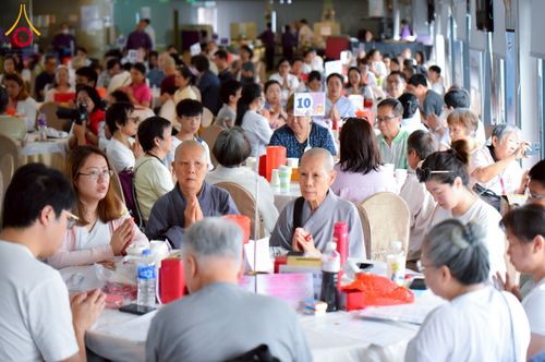 ภาพ No.224828:วันเสาร์ ที่ 10 พฤษภาคม พ.ศ. 2568 วัดพระธรรมกายฮ่องกง จัดพิธีปล่อยปลา บนเรือใหญ่บนอ่าวฮ่องกง และจัดพิธีถวายมหาสังฆทานกลางทะเล ประจำปี 2568 เนื่องในสัปดาห์วิสาขบูชาโลก