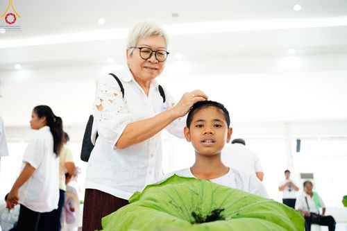 ภาพ No.134827:พิธีตัดปอยผม พิธีขอขมารับผ้าไตร พิธีบรรพชา และพิธีถวายบาตร ในโครงการบรรพชาสามเณร ฟื้นฟูพระพุทธศาสนาทั่วไทย  ณ ศูนย์ปฏิบัติธรรมและศูนย์อบรมเยาวชนเพชรบุรี ต.ท่าแลง อ.ท่ายาง จ.เพชรบุรี