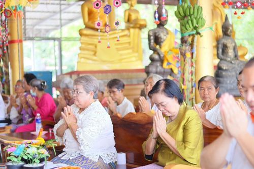 ภาพ No.168267:พิธีทอดกฐิน ณ วัดถนนโค้ง จ.ลพบุรี ในโครงการกฐินสามัคคีทั่วไทย 30,000 วัด บูชาธรรม 80 ปี หลวงพ่อธัมมชโย โดยคณะศิษยานุศิษย์วัดพระธรรมกาย วันที่ 20 ตุลาคม พ.ศ. 2567