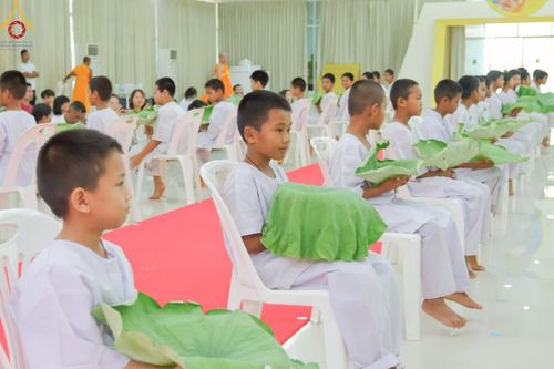 ภาพ No.216171:วันเสาร์ที่ 5 เมษายน พ.ศ. 2568 พิธีตัดปอยผม พิธีขอขมาผู้ปกครอง พิธีขอขมามอบผ้าไตร พิธีบรรพชา พิธีถวายบาตรสามเณร ณ ศูนย์ปฏิบัติธรรมและศูนย์อบรมเยาวชนเพชรบุรี ต.ท่าแลง อ.ท่ายาง จ.เพชรบุรี