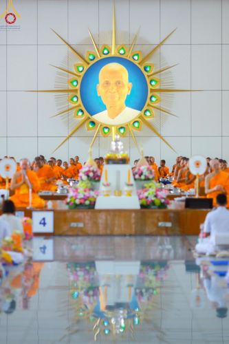 ภาพ No.152949:พิธีถวายภัตตาหารเมนูสวรรค์ ในพรรษาแห่งการเข้าถึงธรรม วันอังคารที่ 10 กันยายน พ.ศ. 2567 ครบรอบ 24 ปี วันละสังขาร คุณยายอาจารย์มหารัตนอุบาสิกาจันทร์ ขนนกยูง ณ หอฉันคุณยายอาจารย์ฯ วัดพระธรรมกาย