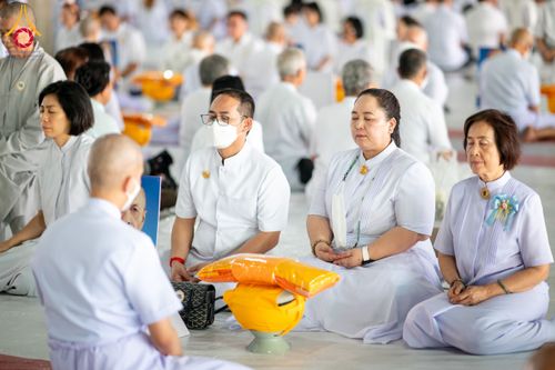 ภาพ No.62715:พิธีขอขมามอบผ้าไตร ในโครงการอุปสมบทหมู่ บูชาธรรมหลวงพ่อธัมมชโย พ.ศ.2567  โครงการอุปสมบทหมู่ธรรมทายาท ระดับอุดมศึกษา รุ่นที่51 (ภาคฤดูร้อน) โครงการบวชพระนานาชาติ AEC และ WAB รุ่นผู้บริหาร(รุ่นที่2) ณ ลานธรรม พระมหาธรรมกายเจดีย์ วันที่ 13 เมษายน พ.ศ. 2567