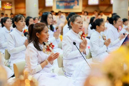 ภาพ No.169372:พิธีทอดกฐินสามัคคี เพื่อสนับสนุนการเผยแผ่พระพุทธศาสนาวิชชาธรรมกาย ณ วัดพระธรรมกายลอนดอน สหราชอาณาจักร วันอาทิตย์ที่ 20 ตุลาคม พ.ศ. 2567