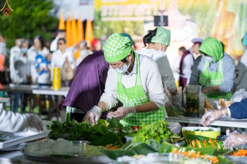 ภาพ No.189398:พิธีถวายภัตตาหารเป็นสังฆทาน แด่พระธรรมยาตรา ในโครงการธรรมยาตรา กตัญญูบูชา มหาปูชนียาจารย์ พระมงคลเทพมุนี(สด จนฺทสโร) พระผู้ปราบมาร อนุสรณ์สถาน 7 แห่ง ปีที่ 13 ณ อนุสรณ์สถานมหาวิหารพระมงคลเทพมุนี (โลตัสแลนด์) อ.สองพี่น้อง จ.สุพรรณบุรี วันที่ 5 มกราคม 2568