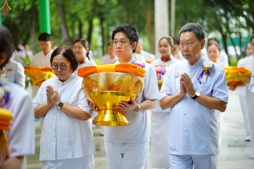 ภาพ No.227346:วันเสาร์ที่ 31 พฤษภาคม พ.ศ. 2568 พิธีเวียนประทักษิณรอบพระอุโบสถ ในพิธีอุปสมบท สามเณรเตรียม DCI รุ่นที่ 22 ณ อุโบสถพระไตรปิฎก วัดพระธรรมกาย