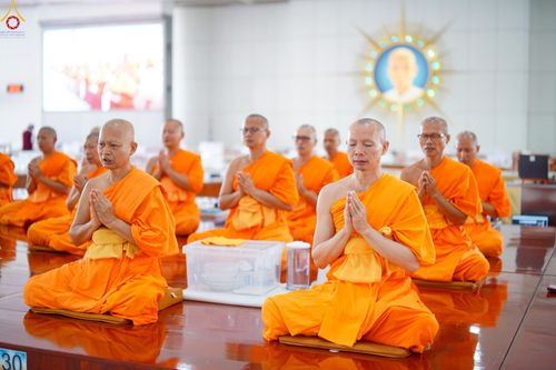 ภาพ No.230405:วันที่ 28 มิถุนายน พ.ศ. 2568 พิธีถวายภัตตาหารเมนูสวรรค์ เพื่อการบรรลุธรรม ณ หอฉันคุณยายอาจารย์ฯ วัดพระธรรมกาย