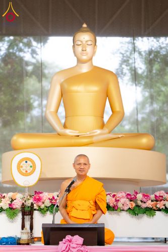 ภาพ No.61242:พิธีตักบาตรฉลองพระใหม่ รุ่นบูชาธรรมโครงการ 1-2 โครงการบรรพชาอุปสมบทหมู่ธรรมทายาท บูชาธรรมหลวงพ่อธัมมชโย 80 ปี ณ โถงช้างสำนักงานใหญ่ วัดพระธรรมกาย วันที่ 20 เมษายน พ.ศ. 2567
