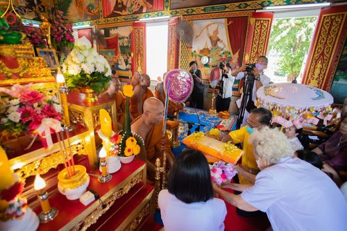 ภาพ No.92928:พิธีทอดกฐินสามัคคีทั่วไทย 5,000 วัด โดยคณะศิษยานุศิษย์วัดพระธรรมกาย  น้อมบูชาธรรม 79 ปี หลวงพ่อธัมมชโย  ณ วัดเตาปูน จ.ชลบุรี วันที่ 8 พฤศจิกายน พ.ศ. 2566