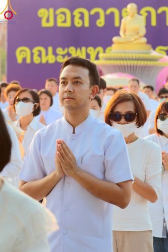 ภาพ No.111997:พิธีจุดประทีปถวายเป็นพุทธบูชา และบูชาธรรมมหาปูชนียาจารย์ พระมงคลเทพมุนี(สด จนฺทสโร) ในโครงการธรรมยาตรา กตัญญูบูชา มหาปูชนียาจารย์ พระมงคลเทพมุนี(สด จนฺทสโร) พระผู้ปราบมาร อนุสรณ์สถาน 7 แห่ง ปีที่ 12 วันที่ 14 มกราคม พ.ศ. 2567 ณ วัดสองพี่น้อง อ.สองพี่น้อง