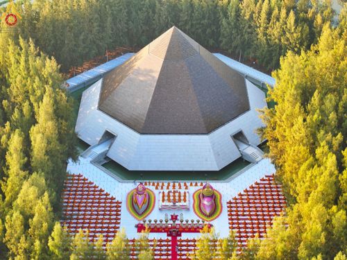 ภาพ No.190092:พิธีจุดประทีปถวายเป็นพุทธบูชา และบูชาธรรมมหาปูชนียาจารย์ ณ อนุสรณ์สถานมหาวิหารพระมงคลเทพมุนี (โลตัสแลนด์) อ.สองพี่น้อง จ.สุพรรณบุรี ในโครงการธรรมยาตรา กตัญญูบูชา มหาปูชนียาจารย์ พระมงคลเทพมุนี(สด จนฺทสโร) พระผู้ปราบมาร อนุสรณ์สถาน 7 แห่ง ปีที่ 13