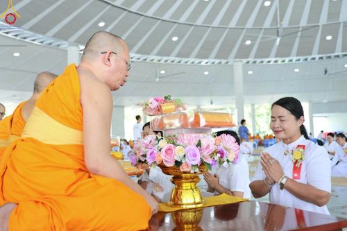 ภาพ No.208349:พิธีสวดพระพุทธมนต์ และถวายภัตตาหารเมนูสวรรค์แด่พระภิกษุ สามเณร วันที่ 15 กุมภาพันธ์ พ.ศ. 2568 ณ หอฉันคุณยายอาจารย์ฯ วัดพระธรรมกาย