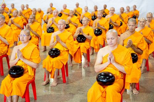 ภาพ No.243462:วันที่ 7 กันยายน พ.ศ. 2568 พิธีตักบาตร ข้าวสารอาหารแห้ง ในวันครูผู้ค้นพบวิชชาธรรมกาย ณ บ้านแก้วเรือนทองคุณยายฯ สภาธรรมกายสากล วัดพระธรรมกาย