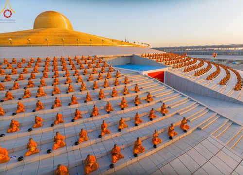 ภาพ No.105229:พิธีตักบาตรฉลองพระบวชใหม่ รุ่นบูชาธรรมมหาปูชนียาจารย์ และต้อนรับศักราชใหม่ วันจันทร์ที่ 1 มกราคม พ.ศ. 2567 ณ ลานธรรมพระมหาธรรมกายเจดีย์ วัดพระธรรมกาย