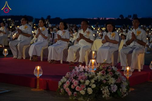 ภาพ No.162256:พิธีจุดประทีปโคมลาน ถวายเป็นพุทธบูชา สร้างความสว่างไสวให้กับแผ่นดินด้วยแสงธรรม วันพฤหัสบดีที่ 17 ตุลาคม พ.ศ. 2567 ณ พุทธอุทยานนานาชาติ จังหวัดหนองคาย