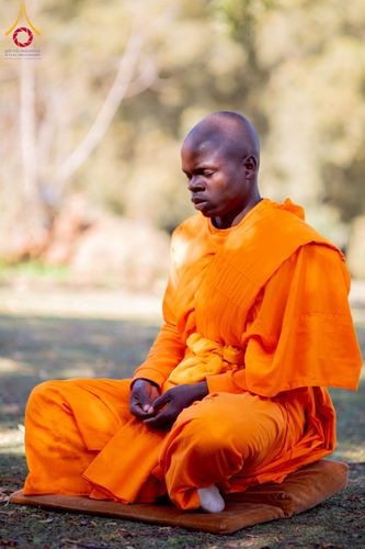 ภาพ No.232983:วันอาทิตย์ 29 มิถุนายน พ.ศ. 2568 กิจกรรมอบรมธรรมทายาทแอฟริกาใต้  ปฏิบัติธรรมสร้างสันติสุขภายใน แสงแห่งพุทธธรรมสู่แผ่นดินแอฟริกาใต้ ณ บริเวณหน้าวัดพระธรรมกายโจฮันเนสเบิร์ก