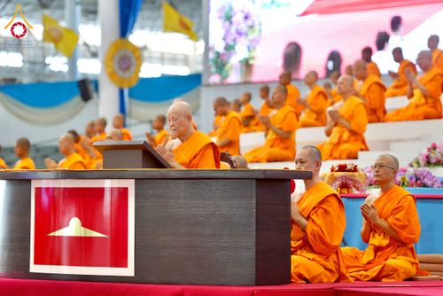 ภาพ No.237424:วันอาทิตย์ที่ 10 สิงหาคม พ.ศ.2568 พิธีมอบใบประกาศเกียรติคุณ โครงการสอบบาลี "ฉลองแชมป์" บูชาธรรม 80 ปี หลวงพ่อธัมมชโย ประจำปี 2568 และ พิธีมอบดวงแก้วสามเณรทรงบาลีไวยากรณ์ ณ สภาธรรมกายสากล วัดพระธรรมกาย ปทุมธานี