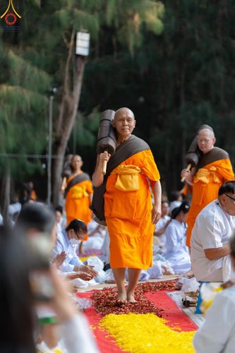 ภาพ No.188744:พิธีต้อนรับพระธรรมยาตรา ในโครงการธรรมยาตรา กตัญญูบูชา มหาปูชนียาจารย์ พระมงคลเทพมุนี(สด จนฺทสโร) พระผู้ปราบมาร อนุสรณ์สถาน 7 แห่ง ปีที่ 13 วันที่ 3 มกราคม พ.ศ. 2568 ณ อนุสรณ์สถานมหาวิหารพระมงคลเทพมุนี (โลตัสแลนด์) อ.สองพี่น้อง จ.สุพรรณบุรี