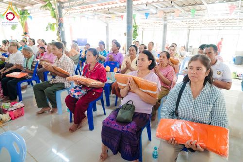 ภาพ No.172293:พิธีทอดกฐิน วัดเจริญธรรมมาราม จ.จันทบุรี ในโครงการกฐินสามัคคีทั่วไทย 30,000 วัด บูชาธรรม 80 ปี หลวงพ่อธัมมชโย โดยคณะศิษยานุศิษย์วัดพระธรรมกาย วันที่ 30 ตุลาคม พ.ศ. 2567