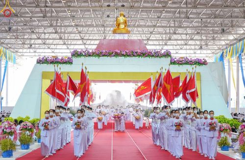 ภาพ No.99773:พิธีทอดผ้าป่า ต้นสมบัติจักรพรรดิ ในวันอาทิตย์ที่ 3 ธันวาคม พ.ศ. 2566 ณ สภาธรรมกายสากล วัดพระธรรมกาย จ.ปทุมธานี