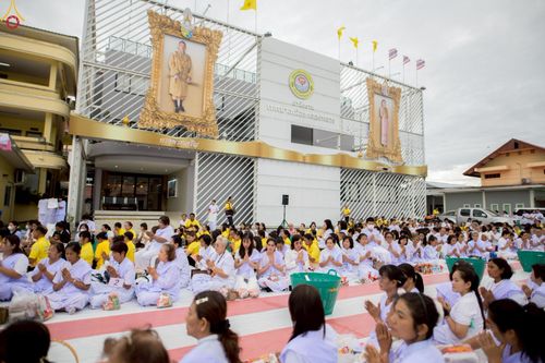 ภาพ No.241870:วันอาทิตย์ที่ 31 สิงหาคม พ.ศ. 2568 พิธีทำบุญแด่คณะสงฆ์ 122 รูป ฉลอง 121 ปี อำเภอคลองหลวง จ.ปทุมธานี เพื่อนำส่งช่วยเหลือคณะสงฆ์ 323 วัด 4 จังหวัดชายแดนภาคใต้ และช่วยเหลือประชาชนจากเหตุปะทะ แนวชายแดนไทย-กัมพูชา ณ บริเวณหน้าที่ว่าการอำเภอคลองหลวง 