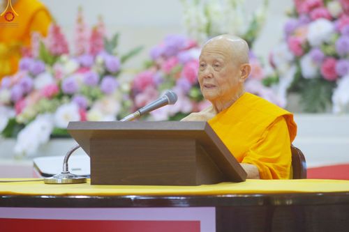 ภาพ No.83806:พิธีมอบโล่เกียรติยศ โครงการผู้นำแสงสว่างออนไลน์ ประจำปี 2565 ในวันอาทิตย์ที่ 2 กรกฎาคม พ.ศ. 2566 ณ วัดพระธรรมกาย