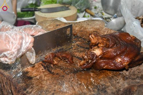 ภาพ No.108073:พิธีถวายภัตตาหารเป็นสังฆทาน แด่คณะพระธรรมยาตราฯ ในโครงการธรรมยาตรากตัญญูบูชา มหาปูชนียาจารย์ พระมงคลเทพมุนี(สด จนฺทสโร) พระผู้ปราบมาร อนุสรณ์สถาน 7 แห่ง ปีที่ 12 วันที่ 8 มกราคม พ.ศ. 2567 ณ อนุสรณ์สถานมหาวิหารพระมงคลเทพมุนี (โลตัสแลนด์) อ.สองพี่น้อง จ.สุ