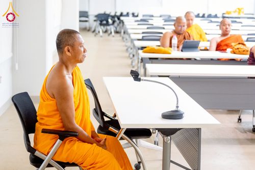 ภาพ No.222697:วันที่ 23 เมษายน พ.ศ. 2568 หลวงพ่อทัตตชีโวต้อนรับคณะสงฆ์เนปาล ณ อาคาร 100 ปี คุณยายมหารัตนอุบาสิกาจันทร์ ขนนกยูง วัดพระธรรมกาย