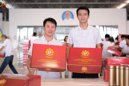 ภาพ No.212241:วันพุธที่ 19 มีนาคม พ.ศ. 2568 การบรรจุไทยธรรมลงกล่องสำเร็จ 43,500 กล่อง เพื่อถวายแด่พระสังฆาธิการ 40,000 กว่าวัดทั่วไทย ในวันคุ้มครองโลก 22 เมษายน พ.ศ. 2568 ณ บ้านแก้วเรือนทองคุณยายฯ วัดพระธรรมกาย