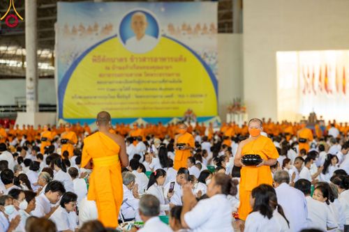 ภาพ No.99629:พิธีตักบาตรวันอาทิตย์ต้นเดือน ณ สภาธรรมกายสากล วัดพระธรรมกาย จ.ปทุมธานี วันอาทิตย์ที่ 3 ธันวาคม พ.ศ. 2566