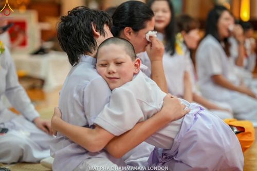 ภาพ No.149368:วัดพระธรรมกายลอนดอน สหราชอาณาจักร  ได้จัดพิธีบรรพชาสามเณรยุวธรรมทายาท  ในวันจันทร์ที่ 12 สิงหาคม พ.ศ. 2567
