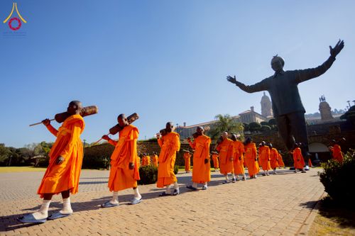 ภาพ No.232824:วันที่ 1 กรกฏาคม พ.ศ. 2568 Dhammayatra in South Africa 2025 ธรรมยาตราแอฟริกาใต้ — เส้นทางแห่งสติ สมาธิ และปัญญา ธรรมทายาทที่ได้อบรมโครงการบรรพชาอุปสมบทหมู่ครั้งที่ 2 ณ วัดพระธรรมกายโจฮันเนสเบิร์ก ประเทศแอฟริกาใต้