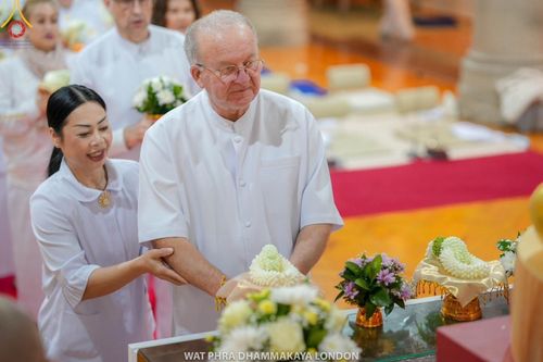 ภาพ No.159903:พิธีบูชาข้าวพระ วันอาทิตย์ต้นเดือน ณ วัดพระธรรมกายลอนดอน วันที่ 6 ตุลาคม พ.ศ. 2567