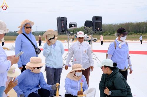 ภาพ No.128621:V.33 รวมพลังเพื่อบางกล่ำ การเตรียมงานของเจ้าหน้าที่หน่วยงานต่างๆ เพื่องานธรรมยาตราอัญเชิญพระบรมสารีริกธาตุ ประดิษฐาน ณ มหารัตนเจดีย์สิริปทุมสวรรค์ (เจดีย์อริยพุทธะ 5 พระองค์) ศูนย์ปฏิบัติธรรมภาคใต้ อ.บางกล่ำ จ.สงขลา ระหว่างวันที่ 9-10 มีนาคม พ.ศ. 2567