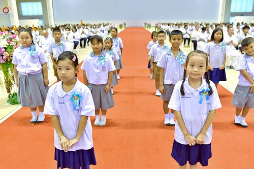 ภาพ No.233754:วันเสาร์ที่ 19 กรกฎาคม พ.ศ.2568 วันมหารำลึก ครั้งที่ 35 พิธีรำลึกถึงนักสร้างบารมี , พิธีสวดพระพุทธมนต์ , พิธีทอดผ้าบังสกุลและถวายไทยธรรม วัดพระธรรมกาย