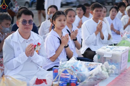 ภาพ No.180403:พิธีตักบาตรพระ ๑,๐๐๐ รูป ฉลองเมืองลำปาง ๑,๓๔๔ ปี วันเสาร์ที่ ๗ ธันวาคม พ.ศ. ๒๕๖๗ ณ ลานพระบรมราชานุสาวรีย์ พระนเรศวรมหาราช อ.เกาะคา จ.ลำปาง