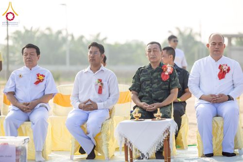 ภาพ No.230139:วันเสาร์ที่ 28 มิถุนายน พ.ศ. 2568 พิธีถวายสังฆทาน 323 วัด 4 จังหวัดชายแดนใต้ ปีที่ 21 ครั้งที่ 178 พิธีมอบกองทุนหนุนแรงใจช่วยครูใต้ ปีที่ 18 ครั้งที่ 142 ณ ศูนย์อบรมเยาวชนจังหวัดปัตตานี