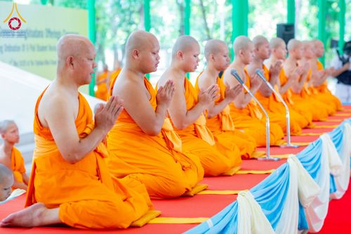 ภาพ No.223724:วันอาทิตย์ที่ 11 พฤษภาคม พ.ศ. 2568 พิธีอุปสมบทสามเณรเปรียญธรรมอุปสมบทอุทิศชีวิต 9 รูป อุบาสก 1 ท่าน ณ อุโบสถพระไตรปิฏกวัดพระธรรมกาย