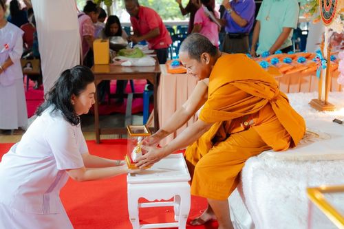 ภาพ No.182227:พิธีทอดกฐิน ณ วัดหนองกะดวง อ.ดอนเจดีย์ จ.สุพรรณบุรี ในโครงการทอดกฐินสามัคคีทั่วไทย 30,000 วัด บูชาธรรม 80 ปี หลวงพ่อธัมมชโย โดยคณะศิษยานุศิษย์วัดพระธรรมกาย วันที่ 9 พฤศจิกายน พ.ศ.2567