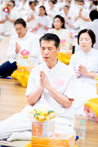 ภาพ No.239552:วันอาทิตย์ที่ 17 สิงหาคม พ.ศ. 2568 พิธีถวายคิลานเภสัช และอุปกรณ์ทางการแพทย์ แด่คณะสงฆ์ เนื่องในวันธรรมชัย ณ ห้องแก้วสารพัดนึก 2 สภาธรรมกายสากล วัดพระธรรมกาย