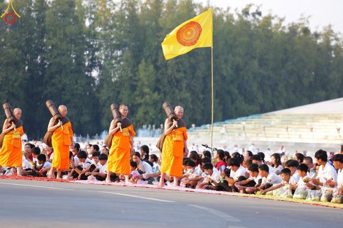 ภาพ No.201995:พิธีต้อนรับพระธรรมยาตรา ณ อนุสรณ์สถานลำดับที่ 7 สถานที่ขยายวิชชาธรรมกาย วัดพระธรรมกาย ต.คลองสาม อ.คลองหลวง จ.ปทุมธานี ในโครงการธรรมยาตรา กตัญญูบูชา มหาปูชนียาจารย์ พระมงคลเทพมุนี(สด จนฺทสโร) พระผู้ปราบมาร อนุสรณ์สถาน 7 แห่ง ปีที่ 13 วันที่ 26 มกราคม 2568