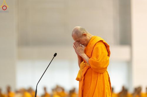 ภาพ No.150080:พิธีทอดผ้าป่าสมทบกฐินวัดพระธรรมกาย และสมทบกฐิน 30,000 วัดทั่วไทย ครั้งที่ 1 เนื่องในวันธรรมชัย 27 สิงหาคม พ.ศ.2567 ณ สภาธรรมกายสากล วัดพระธรรมกาย