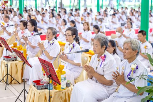 ภาพ No.227684:วันเสาร์ที่ 31 พฤษภาคม พ.ศ.2568 พิธีถวายผ้าไตรแด่สามเณรผู้เข้ารับการอุปสมบท , พิธีอุปสมบทสามเณรเตรียม DCI วัดพระธรรมกาย จ.ปทุมธานี